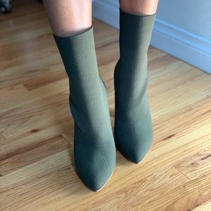 Steve Madden size 7 Capitol bootie Olive